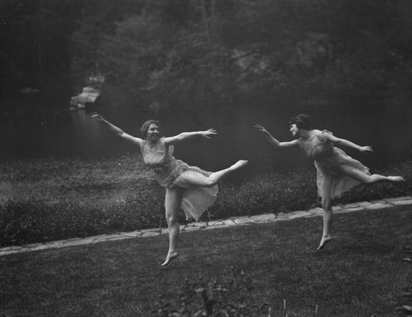 Elizabeth Duncan dancers and children, between 1916 and 1941. Creator: Arnold Genthe.