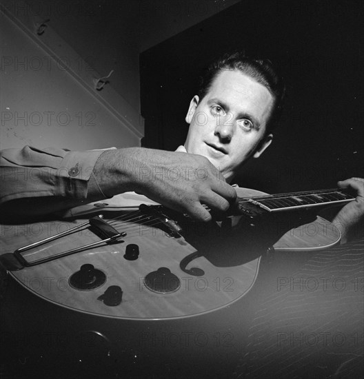 Portrait of Les Paul, New York, N.Y.(?), ca. Jan. 1947. Creator: William Paul Gottlieb.