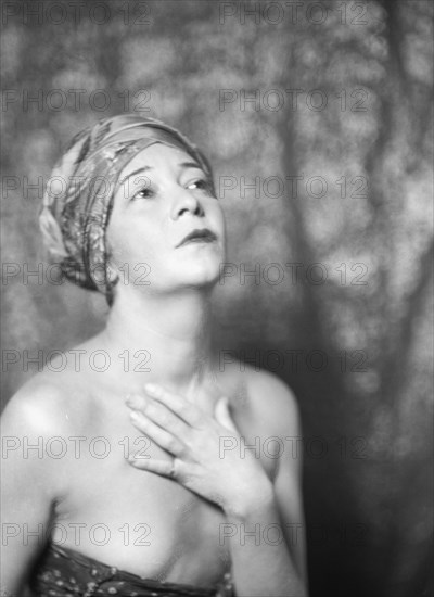 Swiskaya, Countess, portrait photograph, between 1917 and 1929. Creator: Arnold Genthe.