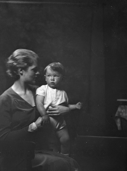 Gaston, William, Mrs., and baby, portrait photograph, 1930 May 2. Creator: Arnold Genthe.