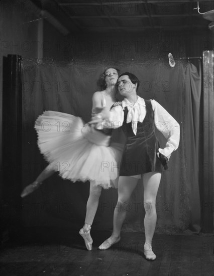 Swiskaya, Countess, and male dance partner, between 1917 and 1929. Creator: Arnold Genthe.