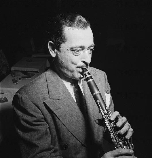 Portrait of Tony Parenti, Jimmy Ryan's (Club), New York, N.Y., ca. Aug. 1946. Creator: William Paul Gottlieb.