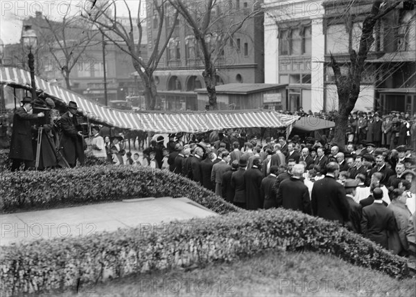 Pan American Mass - Thanksgiving Day at St. Patrick's. Groups at St. Patrick's, 1914. Creator: Harris & Ewing.