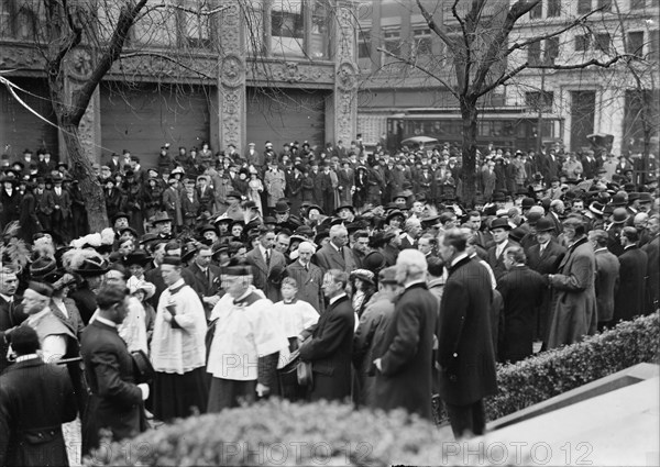 Pan American Mass - Thanksgiving Day at St. Patrick's. Groups at St. Patrick's, 1914. Creator: Harris & Ewing.