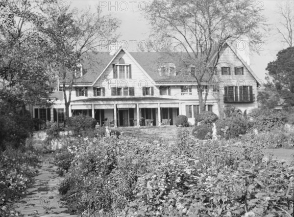 Taylor, Myron C., Mr., residence and grounds, Locust Valley, Long Island, New York, 1928 Nov. Creator: Arnold Genthe.