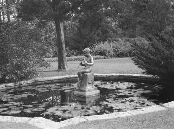 Taylor, Myron C., Mr., residence and grounds, Locust Valley, Long Island, New York, 1928 Nov. Creator: Arnold Genthe.