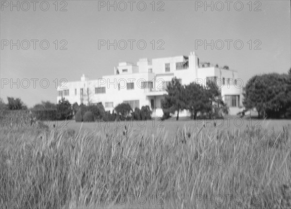 House at "The Shallows," property of Lucien Hamilton Tyng, Southampton, Long Island, 1931 Aug. Creator: Arnold Genthe.