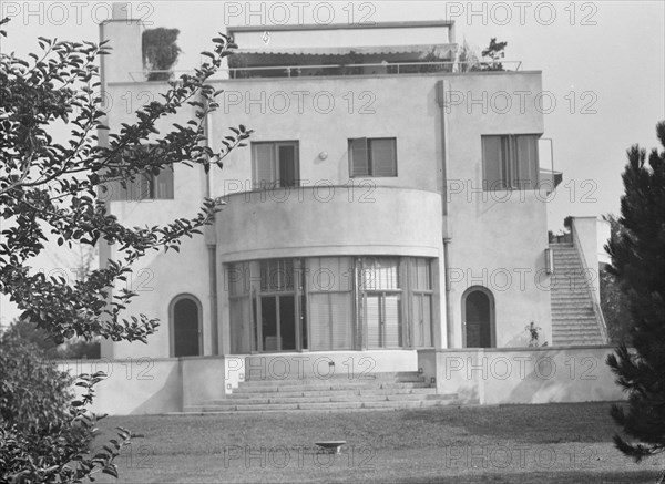 House at "The Shallows," property of Lucien Hamilton Tyng, Southampton, Long Island, 1931 Aug. Creator: Arnold Genthe.