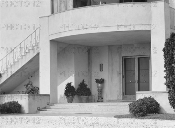 House at "The Shallows," property of Lucien Hamilton Tyng, Southampton, Long Island, 1931 Aug. Creator: Arnold Genthe.