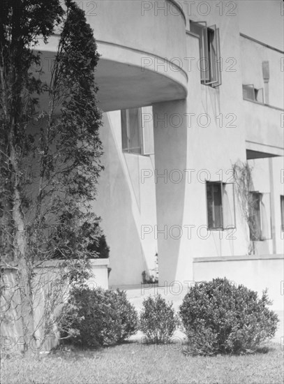 House at "The Shallows," property of Lucien Hamilton Tyng, Southampton, Long Island, 1931 Aug. Creator: Arnold Genthe.