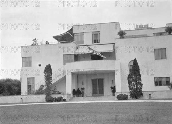 House at "The Shallows," property of Lucien Hamilton Tyng, Southampton, Long Island, 1931 Aug. Creator: Arnold Genthe.