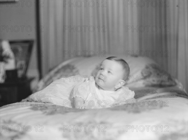 Ziegler, William, Jr., Mrs. (Helen Murphy), baby of, portrait photograph, between 1928 and 1931. Creator: Arnold Genthe.