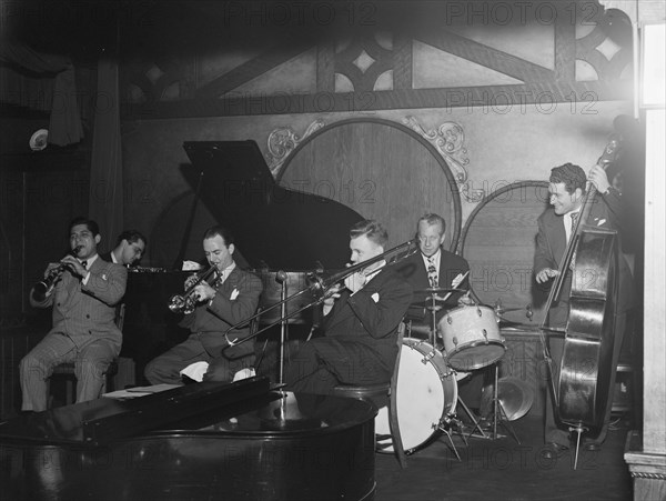 Portrait of Ernie Caceres, Bobby Hackett, Freddie Ohms, and George Wettling, Nick's..., N.Y., 1946. Creator: William Paul Gottlieb.