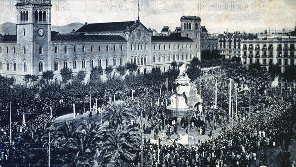 Barcelona, inauguration of the monument dedicated to Dr. Bartolomé Robert in the University Place, 1 Creator: Llimona, Josep (1863-1934).