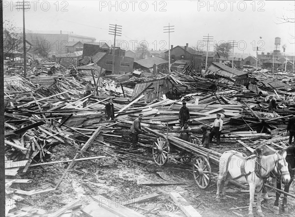 Flood Scenes, Dayton, Ohio, 1913. Creator: Harris & Ewing.