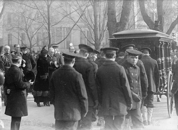 Admiral George Dewey, U.S.N. - Coffin Leaving House, 1917. Creator: Harris & Ewing.