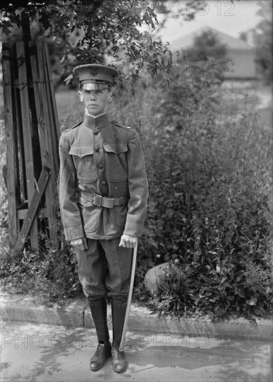 R.T. Elliott Jr., American Guard, Drilling, 1917. Creator: Harris & Ewing.