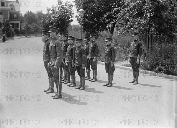 R.T. Elliott Jr., Lincoln Shah Jr., American Guard Drilling, Front Right, 1917. Creator: Harris & Ewing.