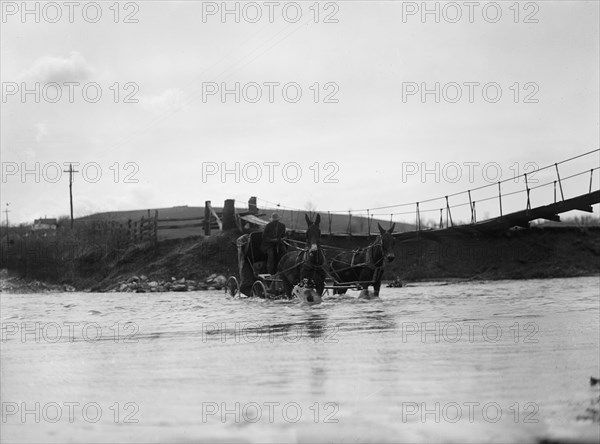 Feud - Scenes in Virginia Mountain Town at Trial After Feud, 1912 Creator: Harris & Ewing.