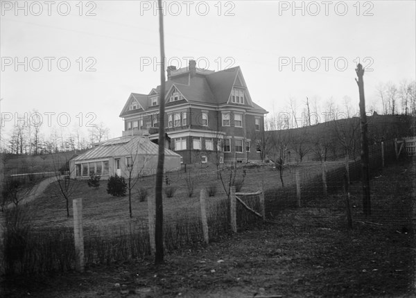 Feud - Scenes in Virginia Mountain Town at Trial After Feud, 1912. Creator: Harris & Ewing.