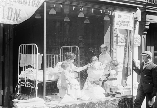 Florence Crittenden I.E., Crittenton Home - Baby Exhibit, 1914. Creator: Harris & Ewing.