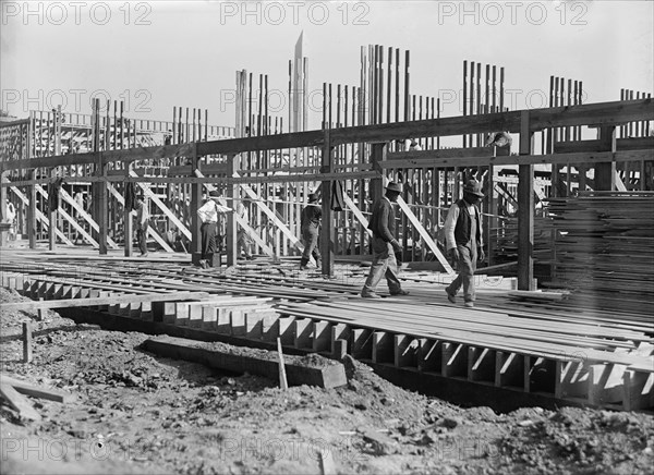 Food Administration, U.S. Construction of Headquarters Building, 1917. Creator: Harris & Ewing.