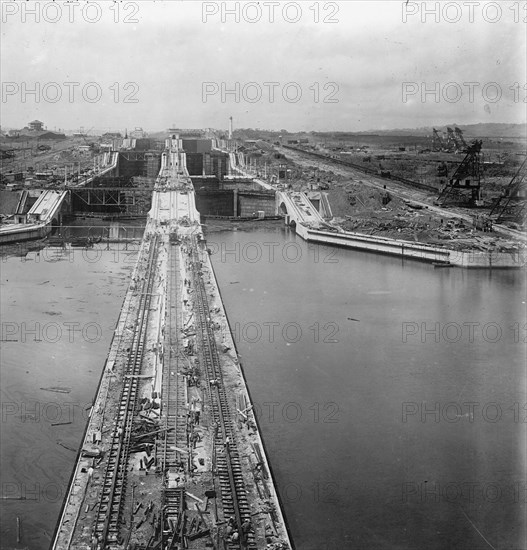 General view from temporary tower on north end of approach wall looking south..., July 18, 1913. Creator: Harris & Ewing.