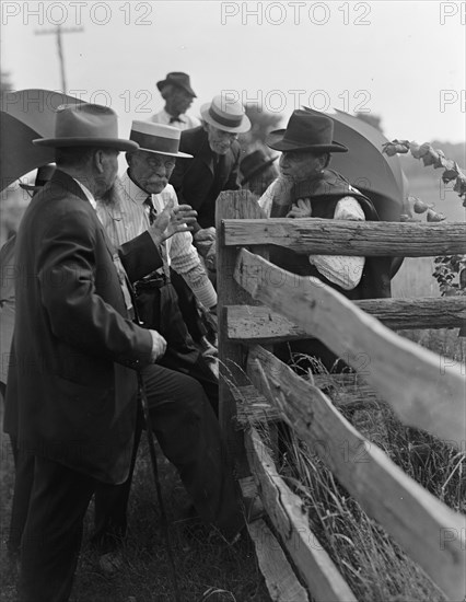 Gettysburg Reunion: G.A.R. & U.C.V., 1913. Creator: Harris & Ewing.