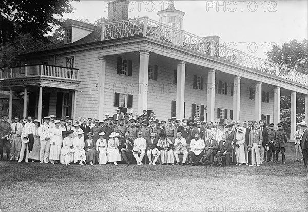 Group at Mount Vernon, 1917. Creator: Harris & Ewing.