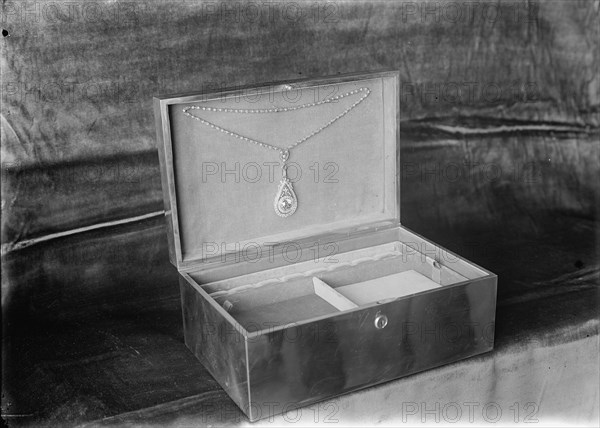 House of Representatives - Gifts To Jessie Wilson, 1914. Creator: Harris & Ewing.