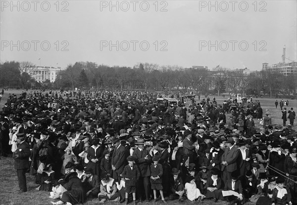 Liberty Loan Crowds, 1917. Creator: Harris & Ewing.