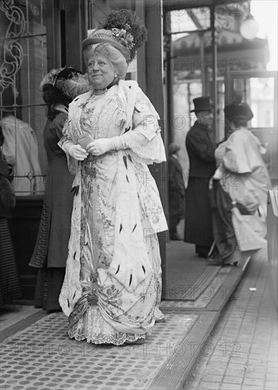 Mrs. Francois Berger Moran, Mrs. Woodrow Wilson, 1st; Breakfast, 1913. Creator: Harris & Ewing.