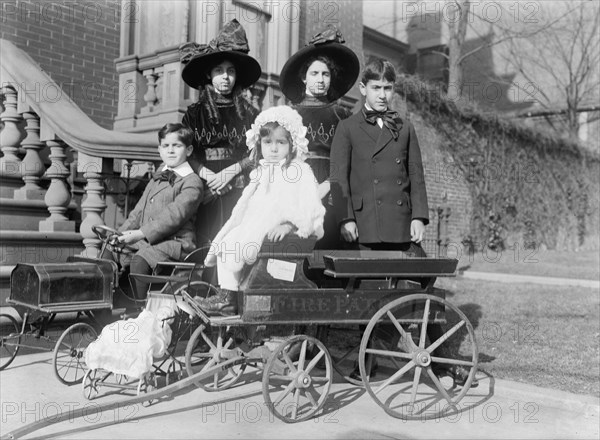 Naon Children, 1912. Creator: Harris & Ewing.