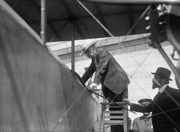 Curtiss Biplane 2 Engines, with Floats..., 1917. Creator: Harris & Ewing.