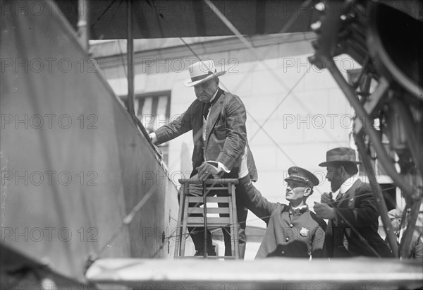 Curtiss Biplane 2 Engines, with Floats..., 1917. Creator: Harris & Ewing.