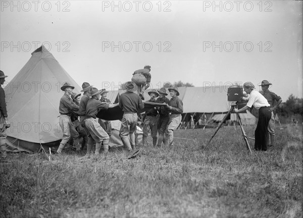 National Guard of D.C. - Field Tactics, 1915. Creator: Harris & Ewing.