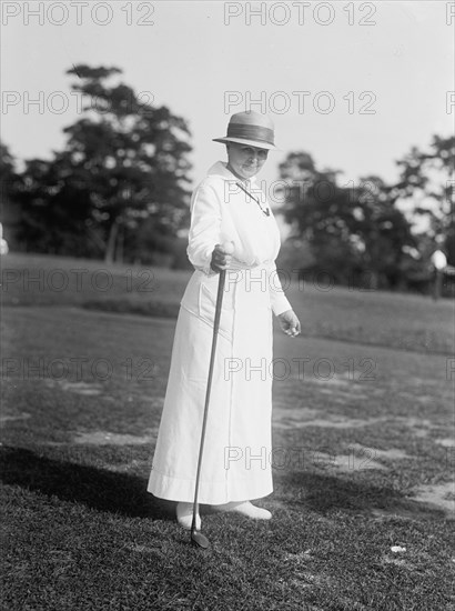 Mrs. R.L. Owen, Golf, 1917. Creator: Harris & Ewing.