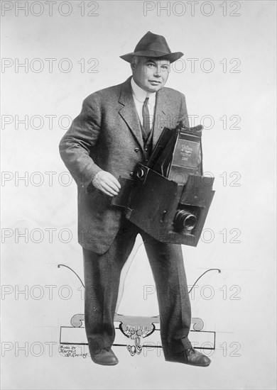 Photographer with Large Format Camera, 1914. Creator: Harris & Ewing.