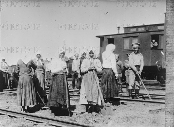 Russia War Pictures - Women, 1917. Creator: Unknown.