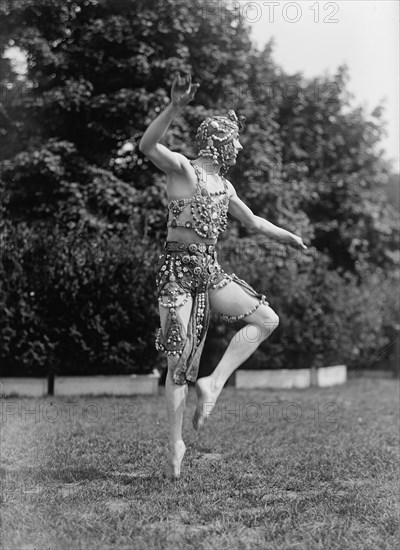 Serge, Dancer at Sylvan Theatre, 1917. Creator: Harris & Ewing.