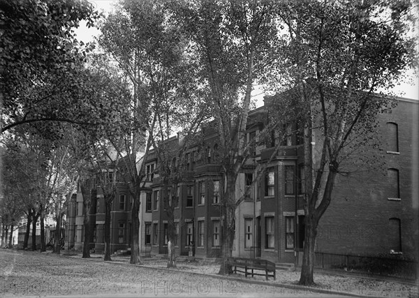 Unidentified Street Scene, 1913. Creator: Unknown.