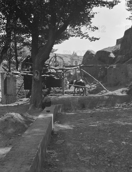 [Taos Pueblo, New Mexico], between 1899 and 1928. Creator: Arnold Genthe.