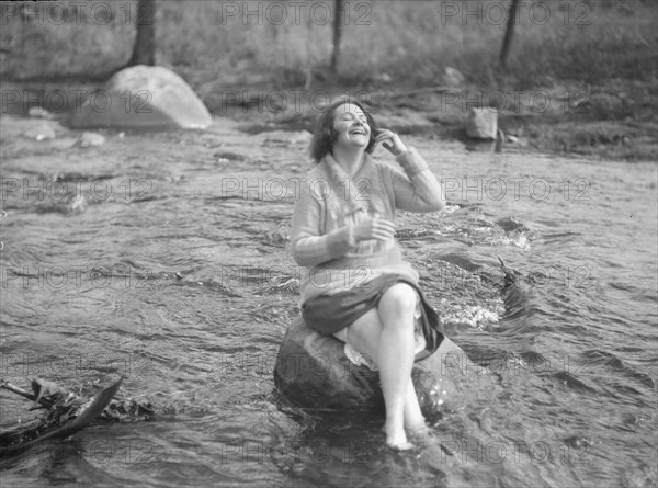 Picnic with Martha Hedman and friends, between 1912 and 1919. Creator: Arnold Genthe.