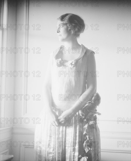 Blossom, Thelma, Miss, portrait photograph, 1922 Sept. 8. Creator: Arnold Genthe.