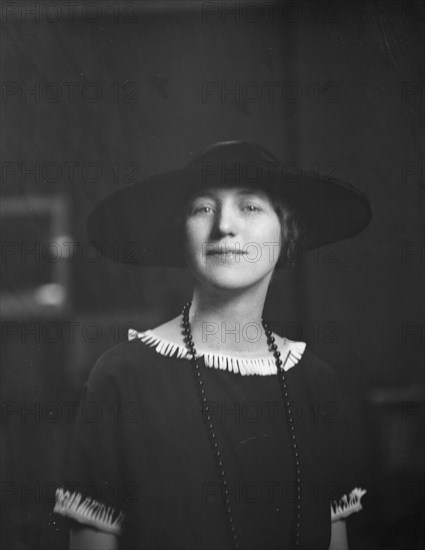 Cummings, Dorothy, Miss, portrait photograph, 1921 Creator: Arnold Genthe.