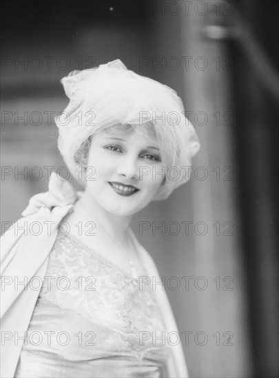 Eagles, Jeanne, portrait photograph, 1927 Aug. Creator: Arnold Genthe.