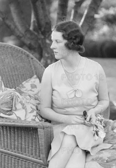 Moseley, F.S., Mrs., seated outdoors, 1931 June 14. Creator: Arnold Genthe.