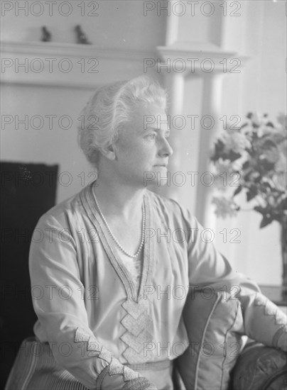 Noland, Charlotte, Miss, portrait photograph, 1931 May 8. Creator: Arnold Genthe.