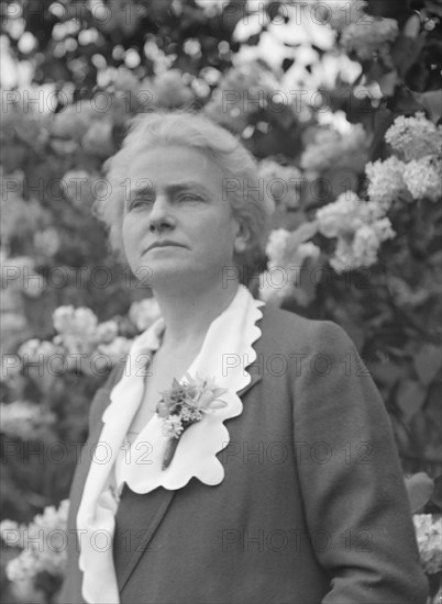 Noland, Charlotte, Miss, standing outdoors, 1931 May 8. Creator: Arnold Genthe.