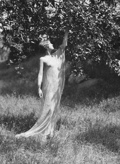 Olson, Margaret, Miss, standing outdoors, 1924 July. Creator: Arnold Genthe.